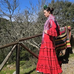 Modelo Mercedes
Rojo lunar pequeño negro