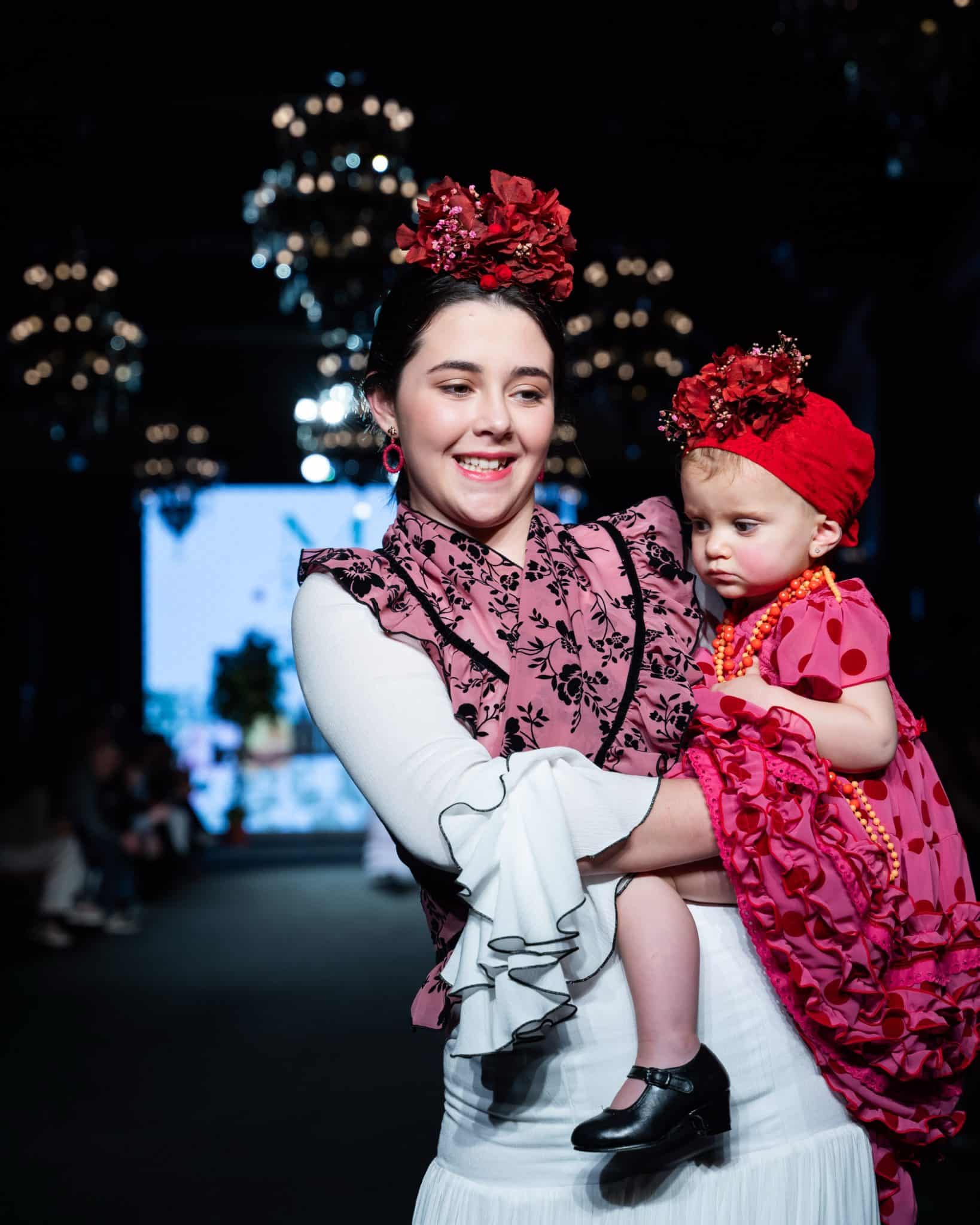 Traje de flamenca niña cruzado beige/rojo
Talla 2