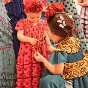 Traje de flamenca niña rosa lunar rojo
Talla 2
